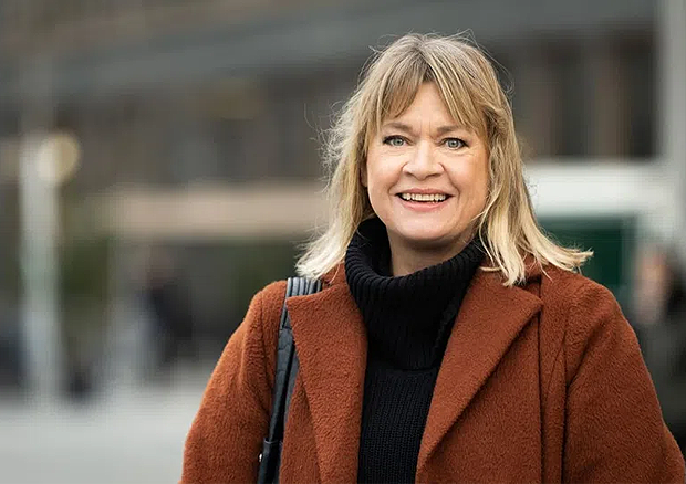 Die Gastgeberin Daniela Lager lädt zum Gespräch in der Sendung «Persönlich» in Bern. - 